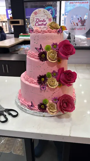 Torta de 15 años con perlas y degradados en Loja